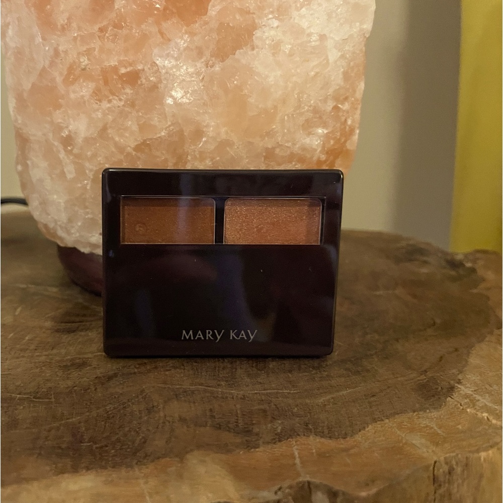 Mary Kay lip color duo. Shades: Garnet and Gold.